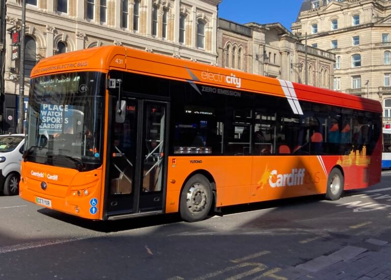 Cardiff_Bus_in_St_Mary_Street,_Cardiff