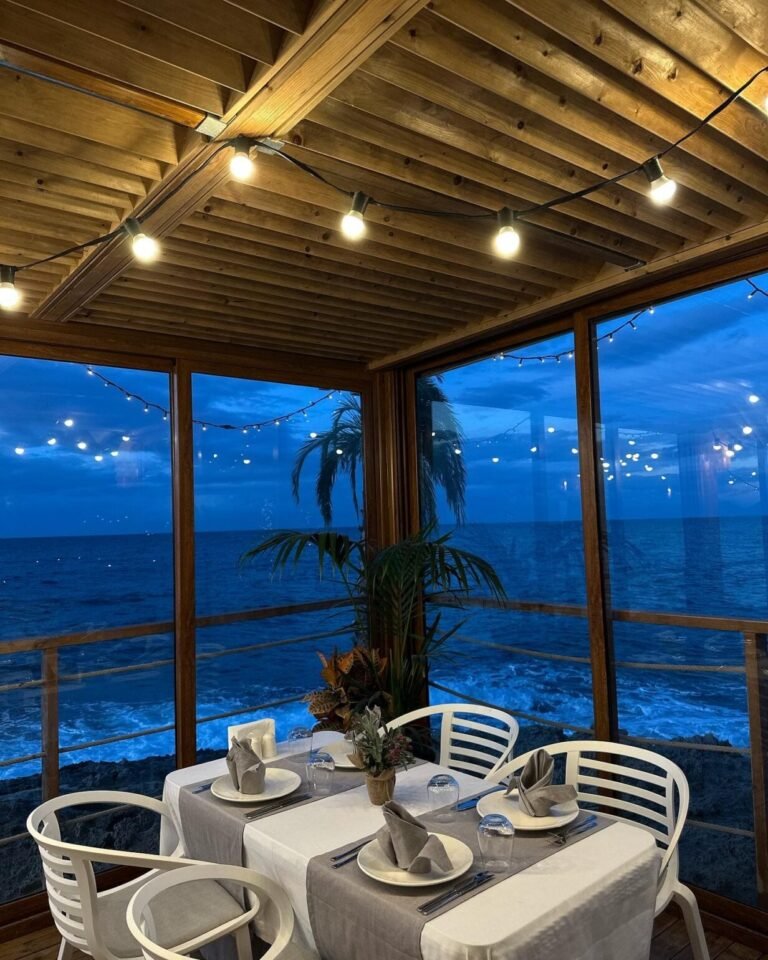 Satin Bay Restaurant